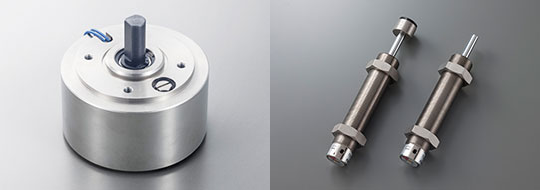 右:磁気粘性流体を使用してトルクの電気制御を実現したダンパー左:従来の耐クーラント仕様ショックアブソーバを進化させ、耐久性アップを実現