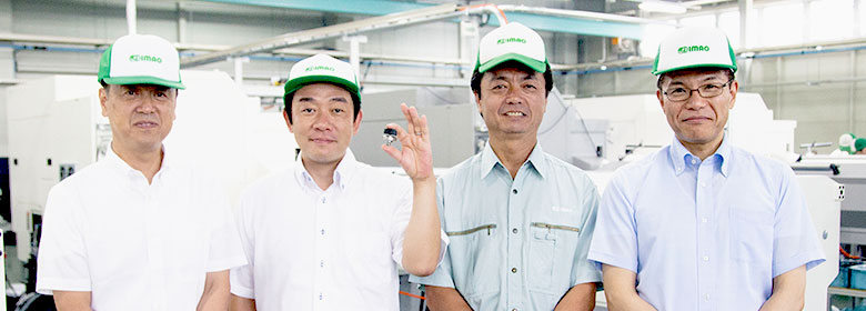 左から機工本部 営業部長 渡部 尚様、技術部 開発課 主査長瀬 憲彦様、製造部 部長 山下 浩様、市場開発部 部長 村山 政樹様