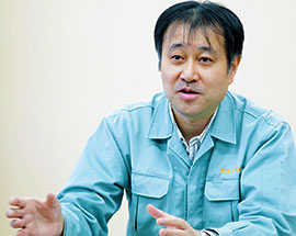 設計業務の流れを語る平林様
