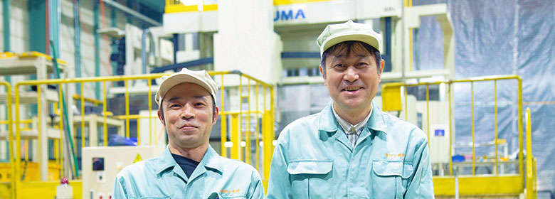 左から板金課 小池 正徳様 生産技術課 平林 伸一様